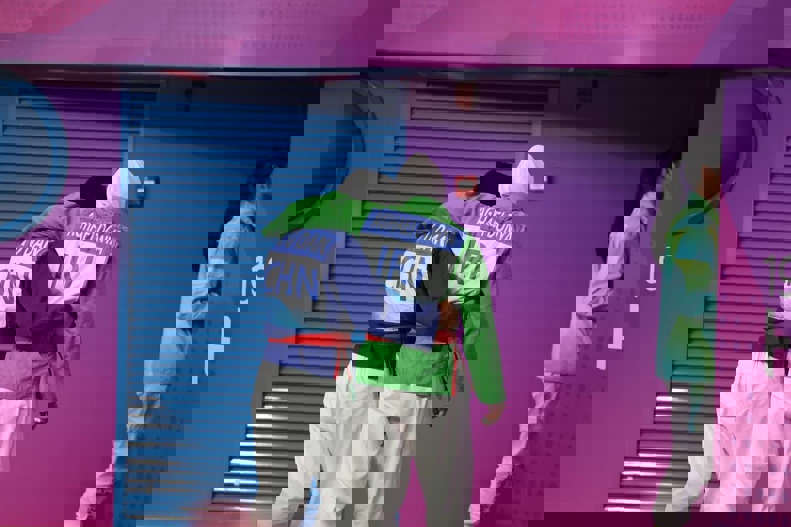 1933736