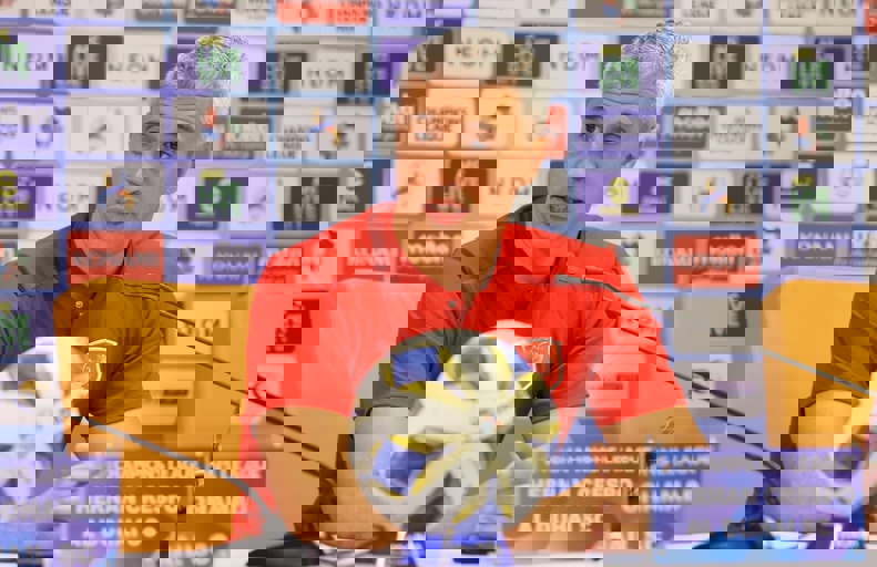 1933882