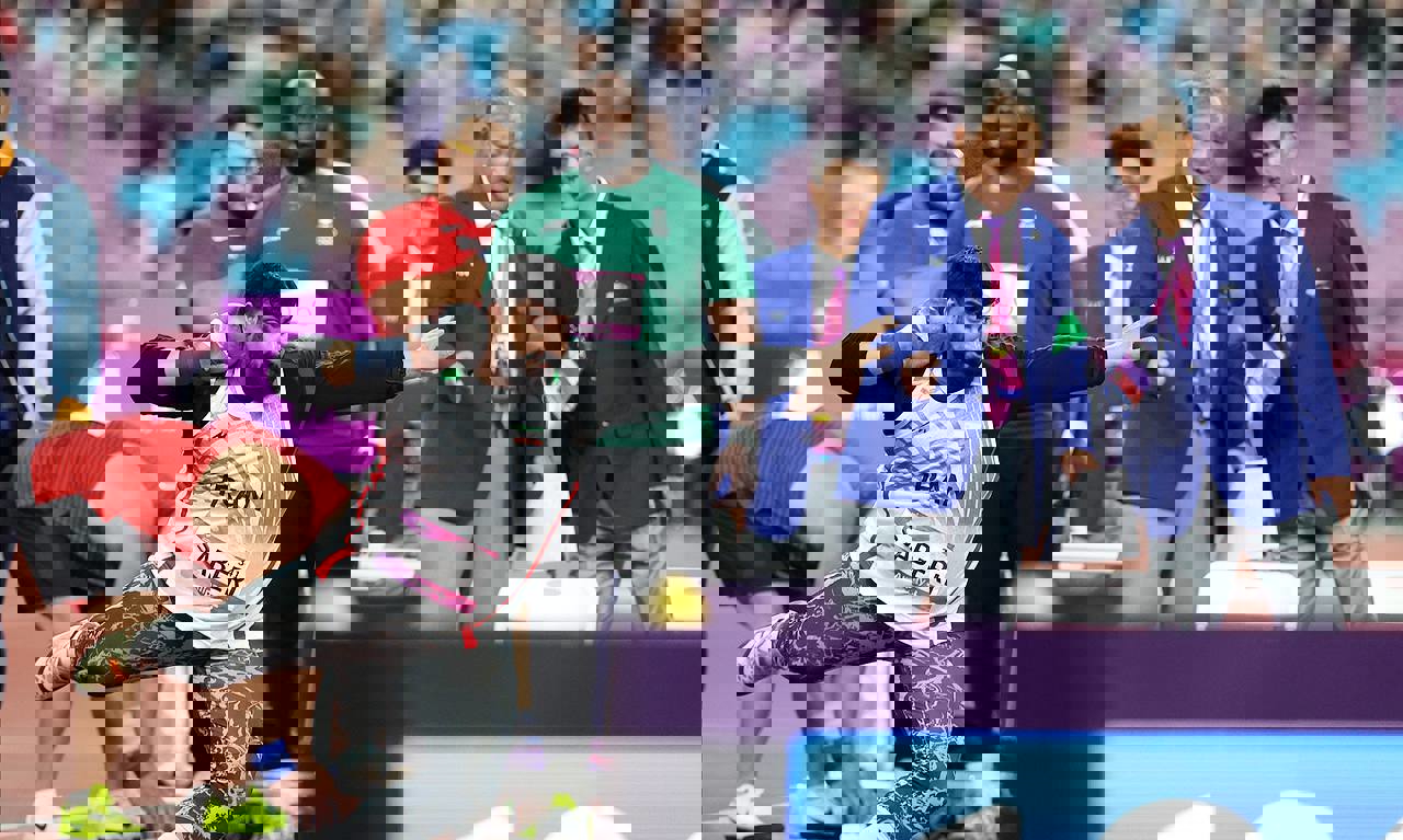 1933918
