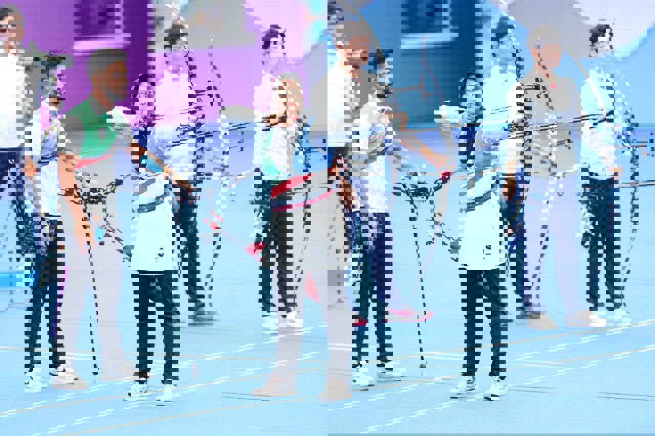 1935582