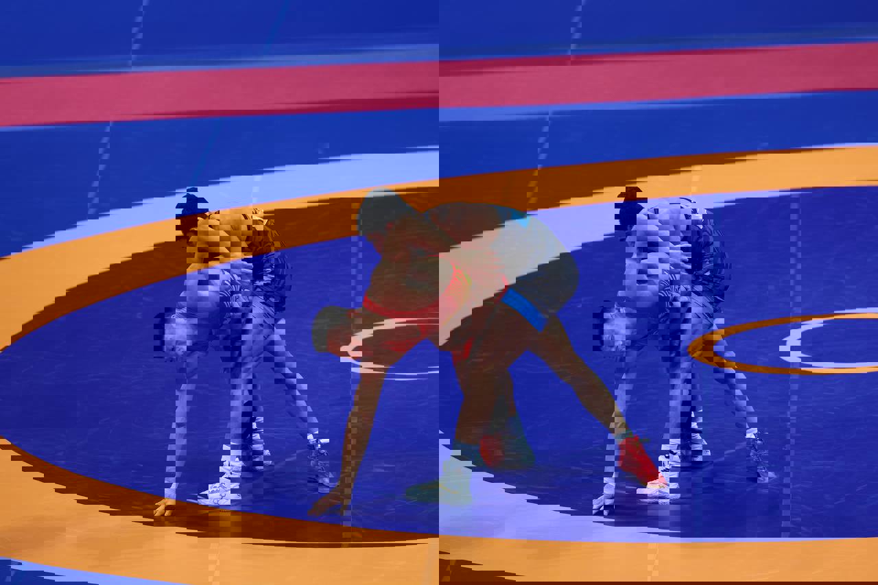 1935606