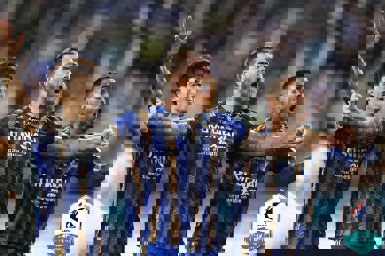 1935877