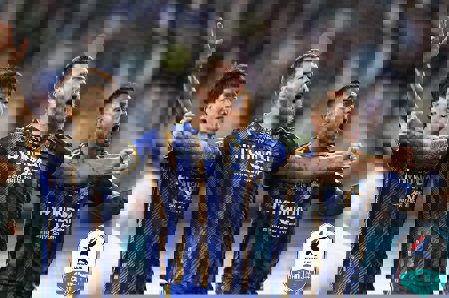 1935877