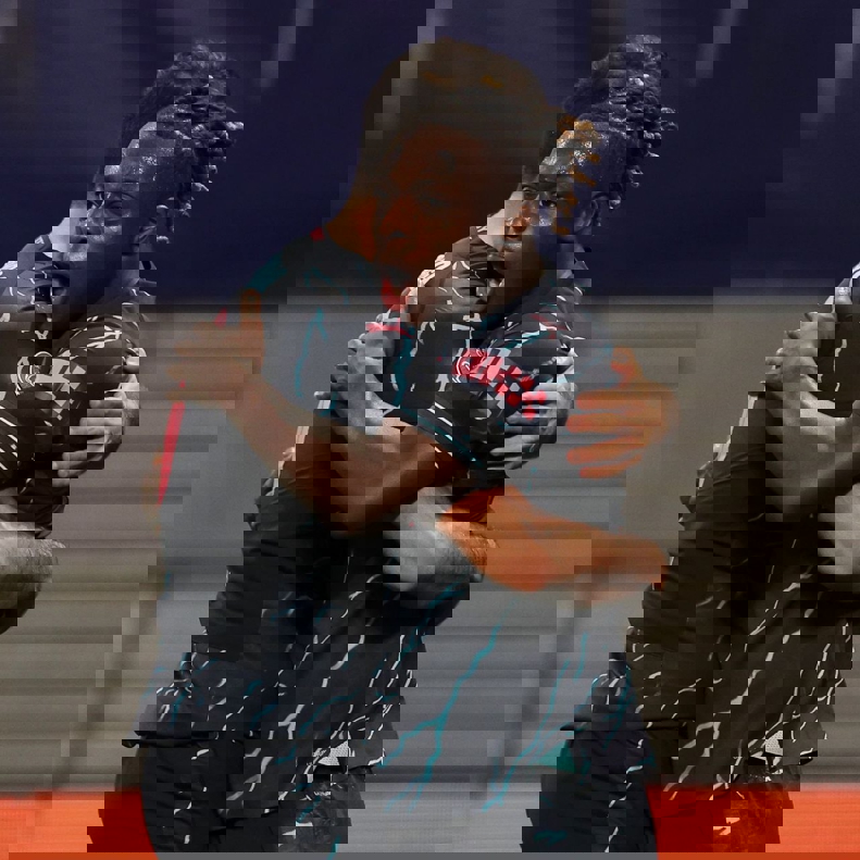 1935928
