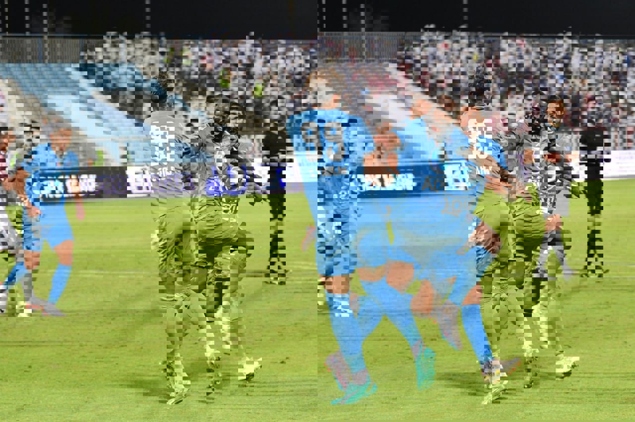 1936657