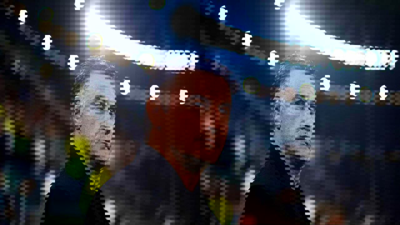 1936582