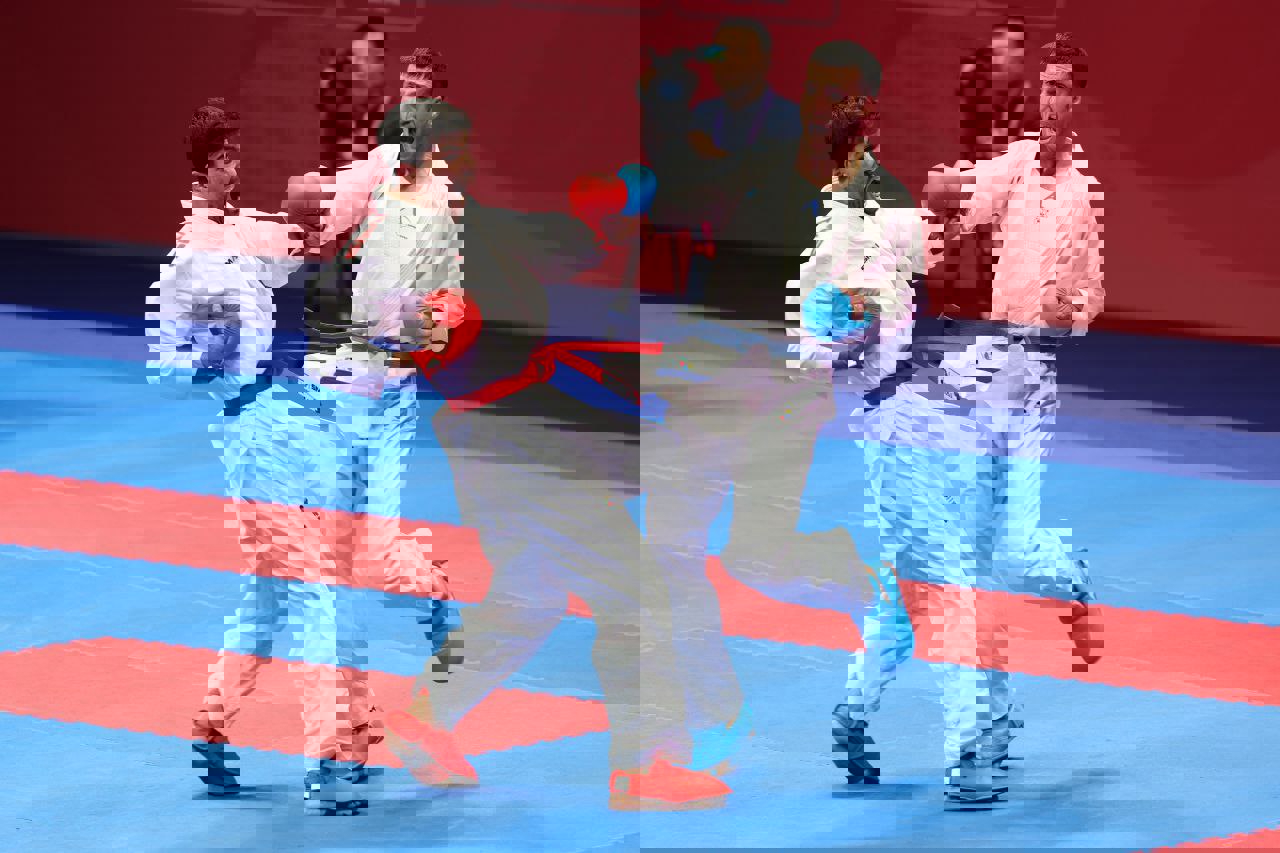 1936829