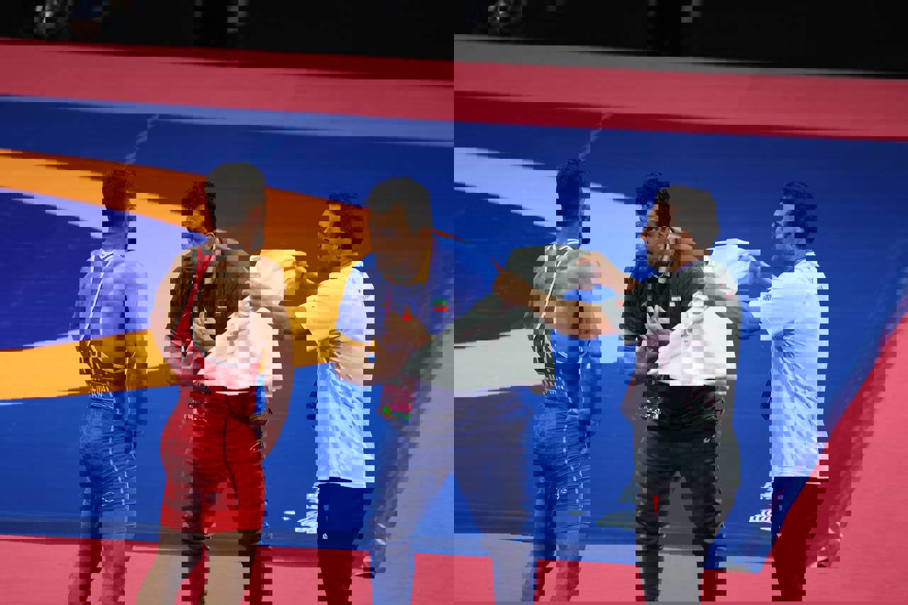 1936879