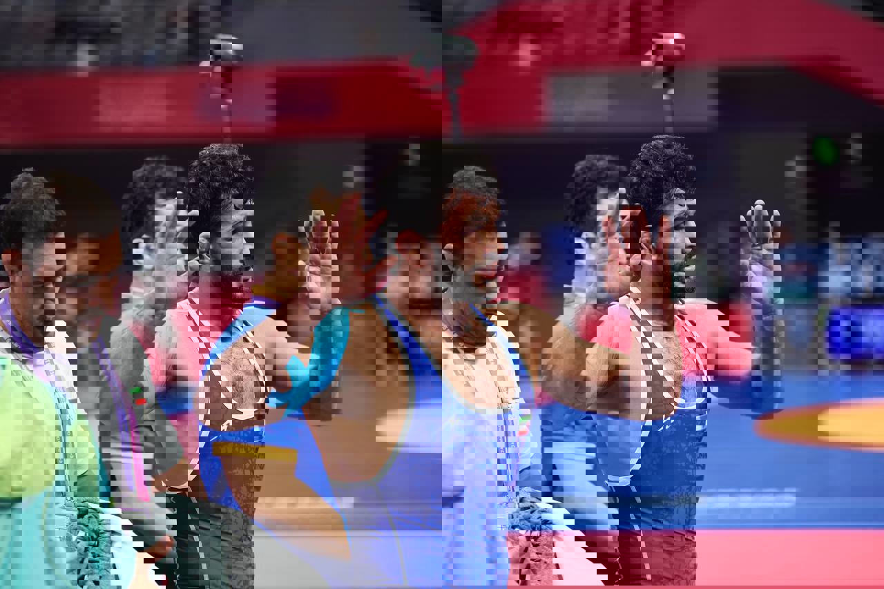 1936888