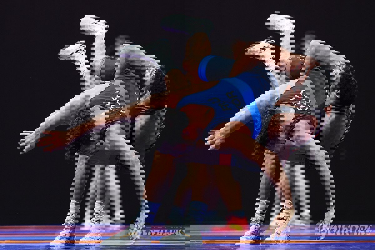 1937063