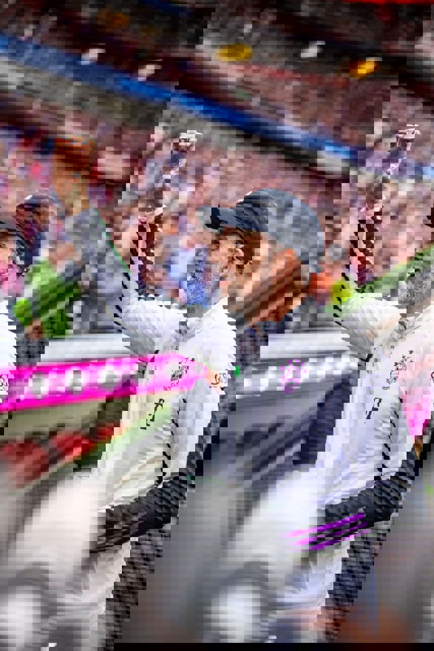 1937762