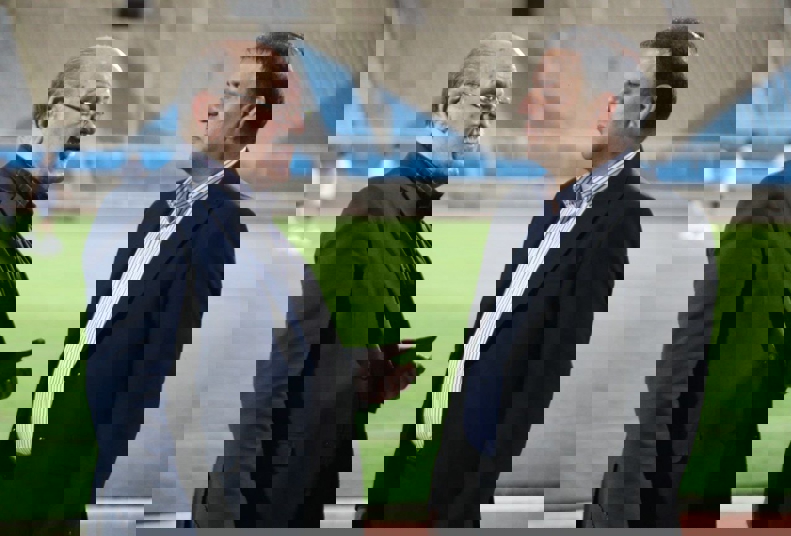 1938533
