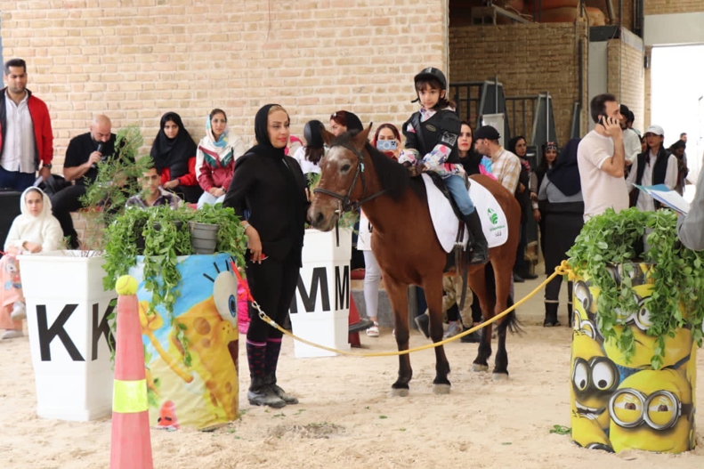 به مناسبت روز جهانی کودک برگزار شد؛/ آینده‌های سوارکاری ایران زیر نظر قهرمانان (عکس) 5