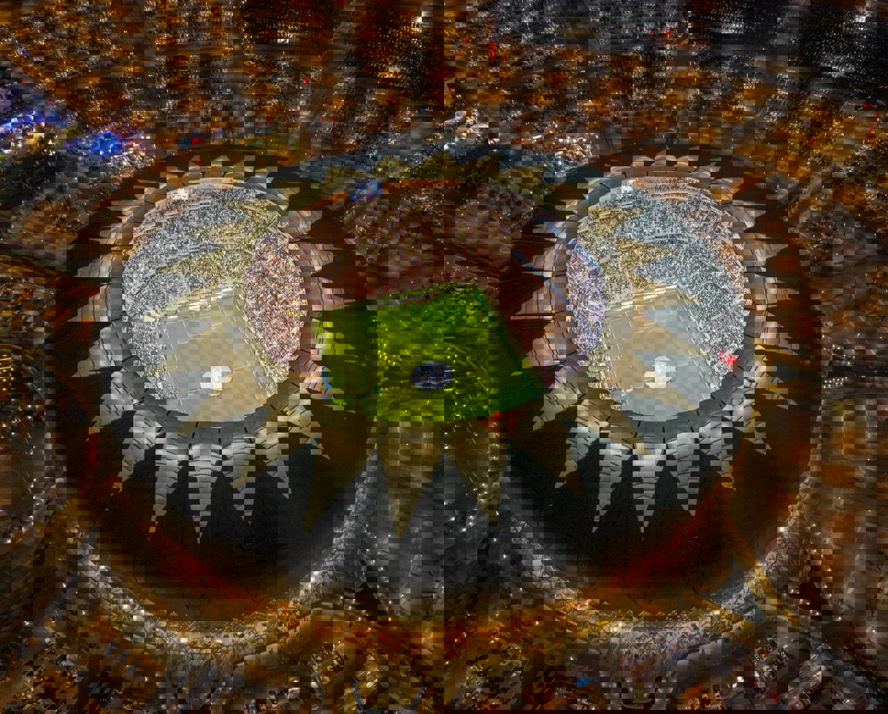 1940947