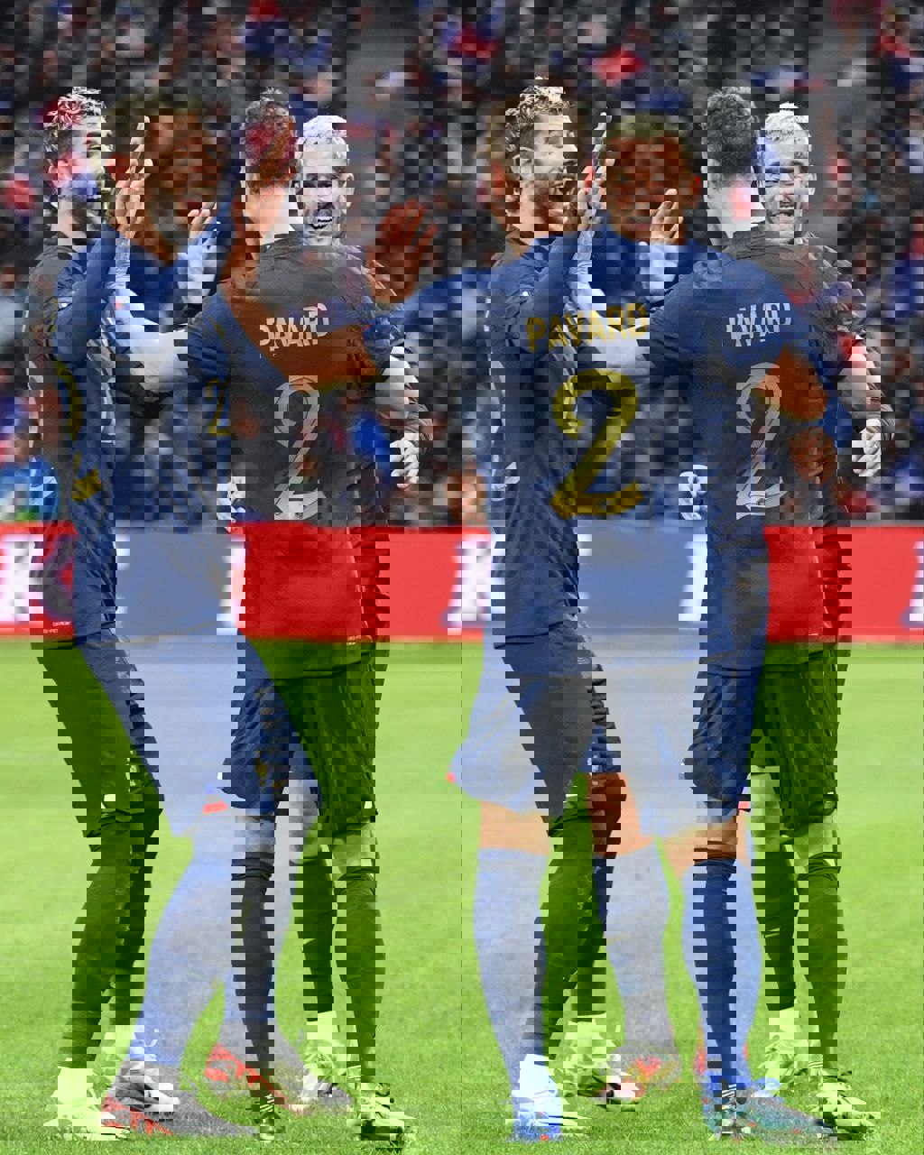 1941318