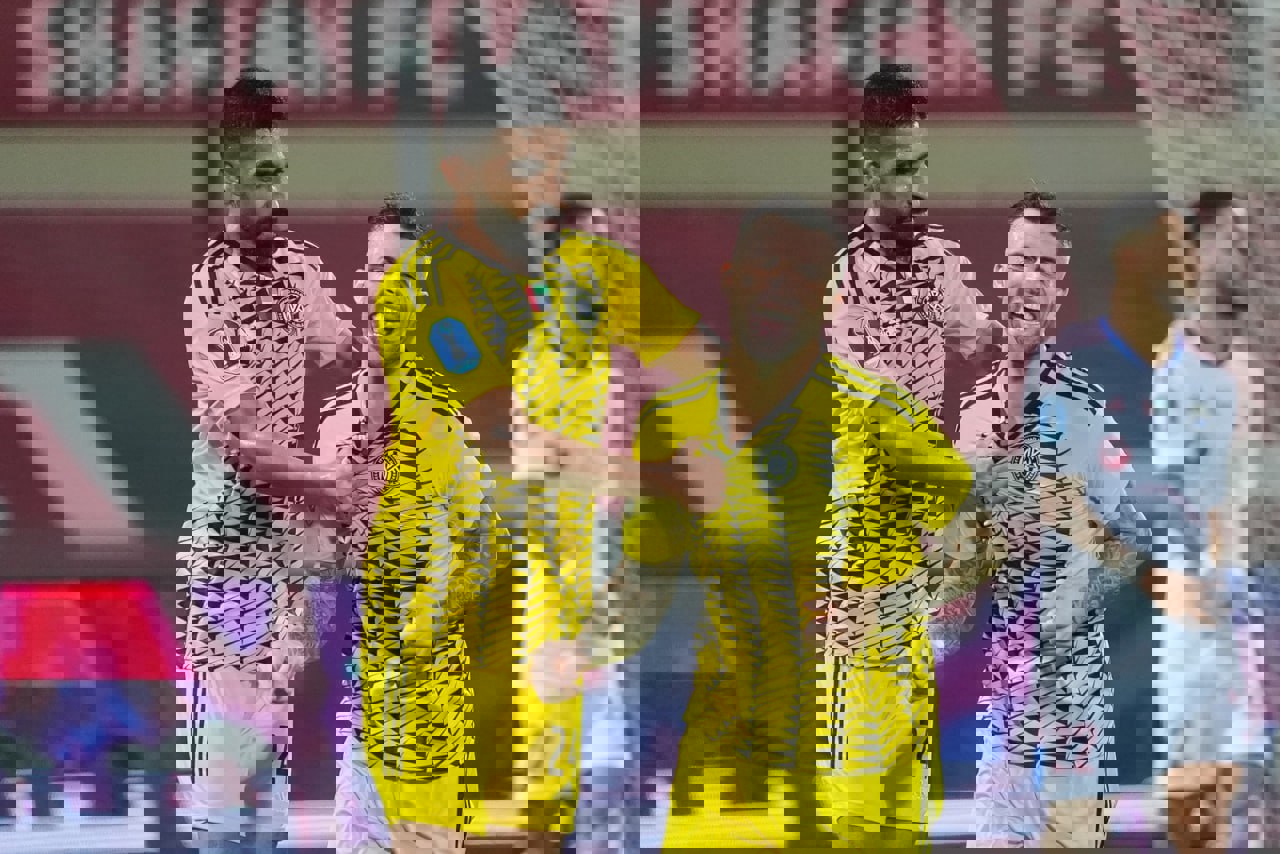 1941879