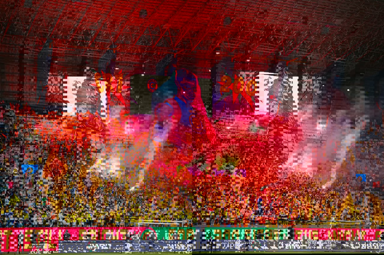 1942993