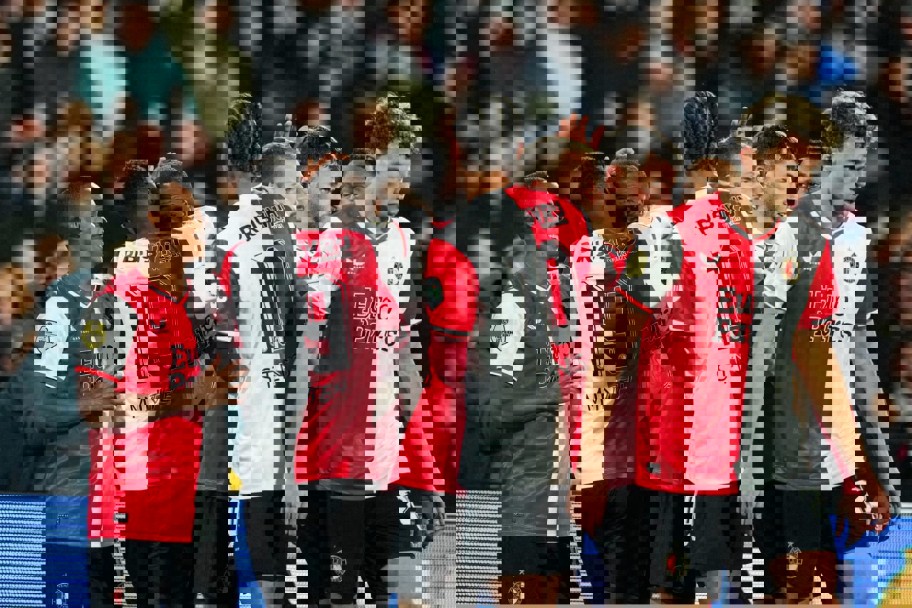 1943015
