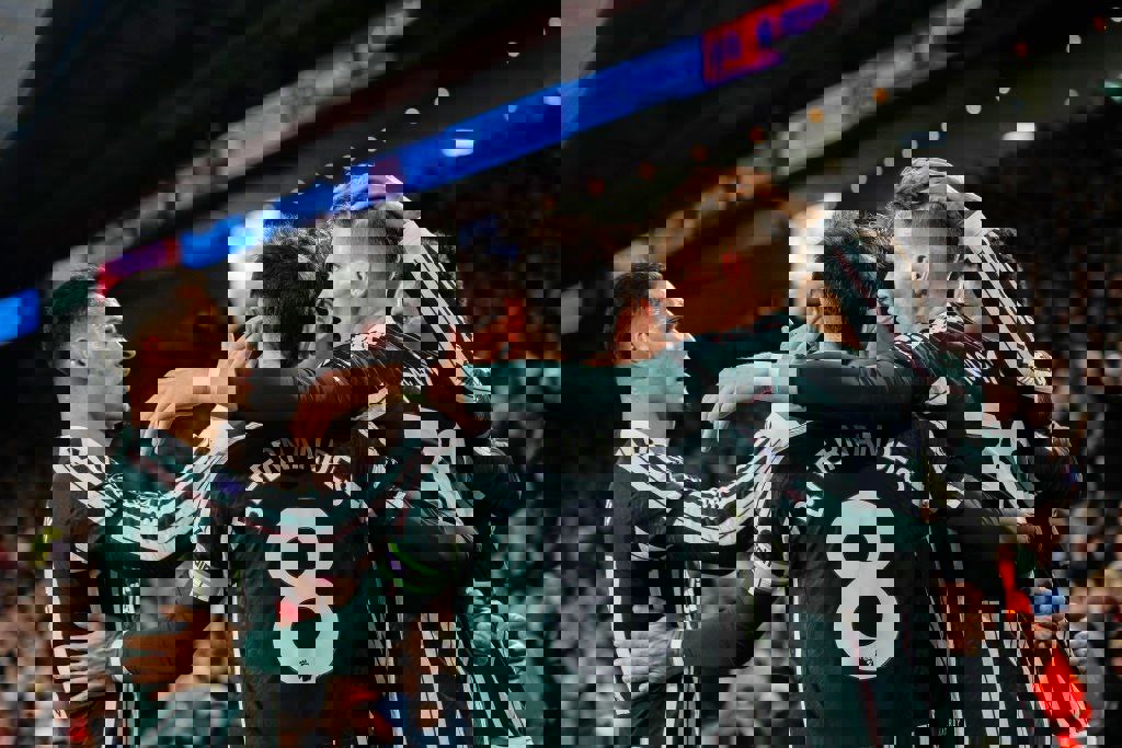 1942981