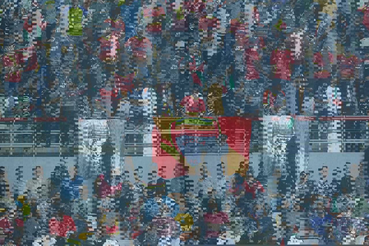 1943098