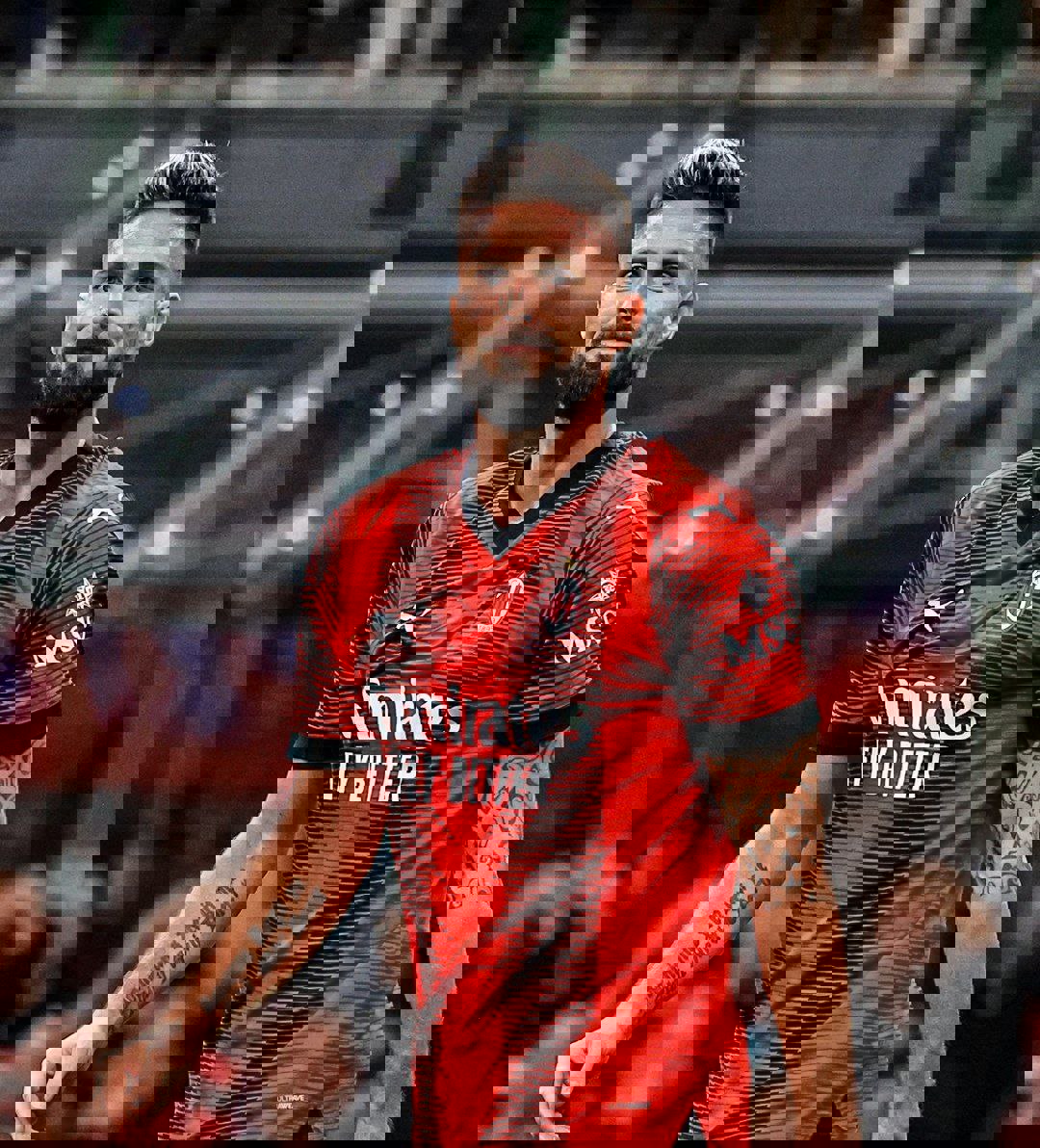 1943429