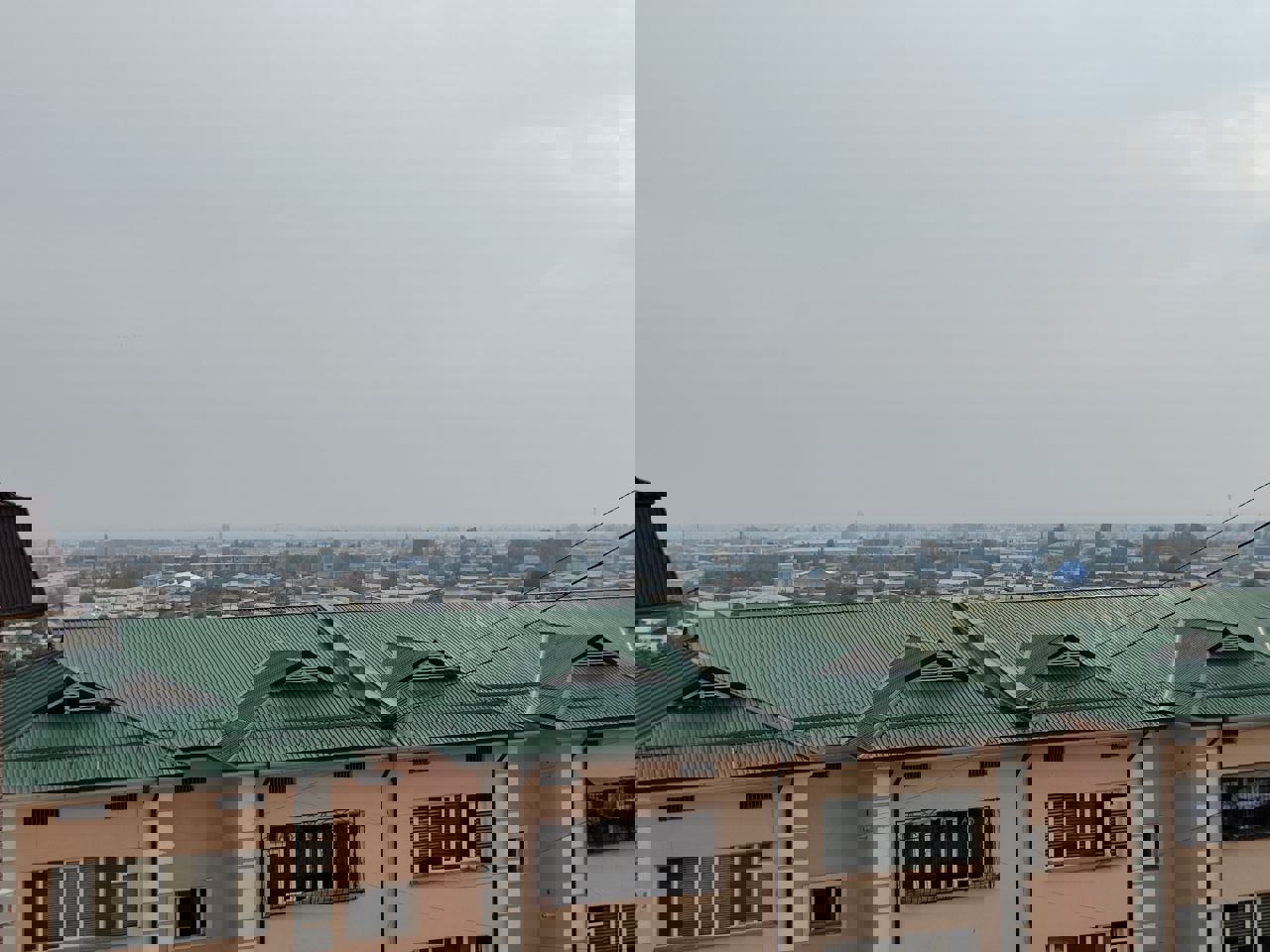 1943582
