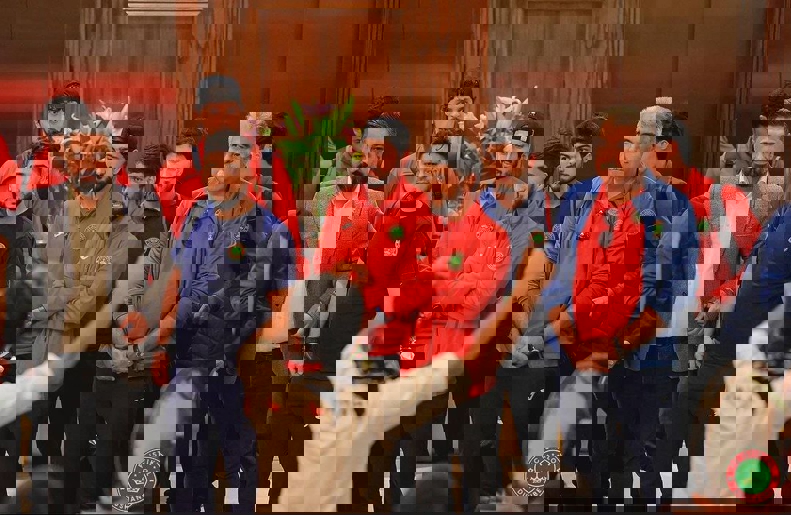 1943562