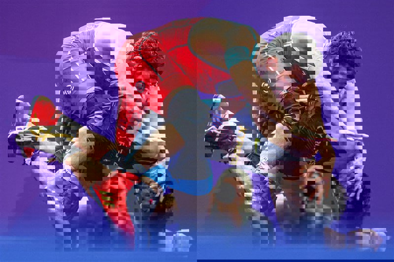 1943608