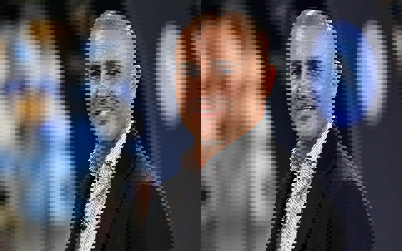 1943695
