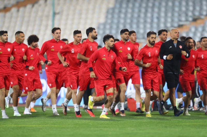 جوانب منفی قوانین اشتباهی فوتبال ایران: / همه جوانها بیایند باز لیست پرسپولیس کامل نمیشود!