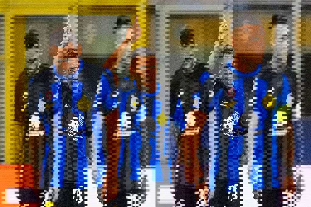 1944363