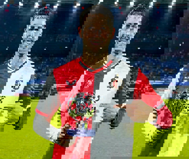 1945028