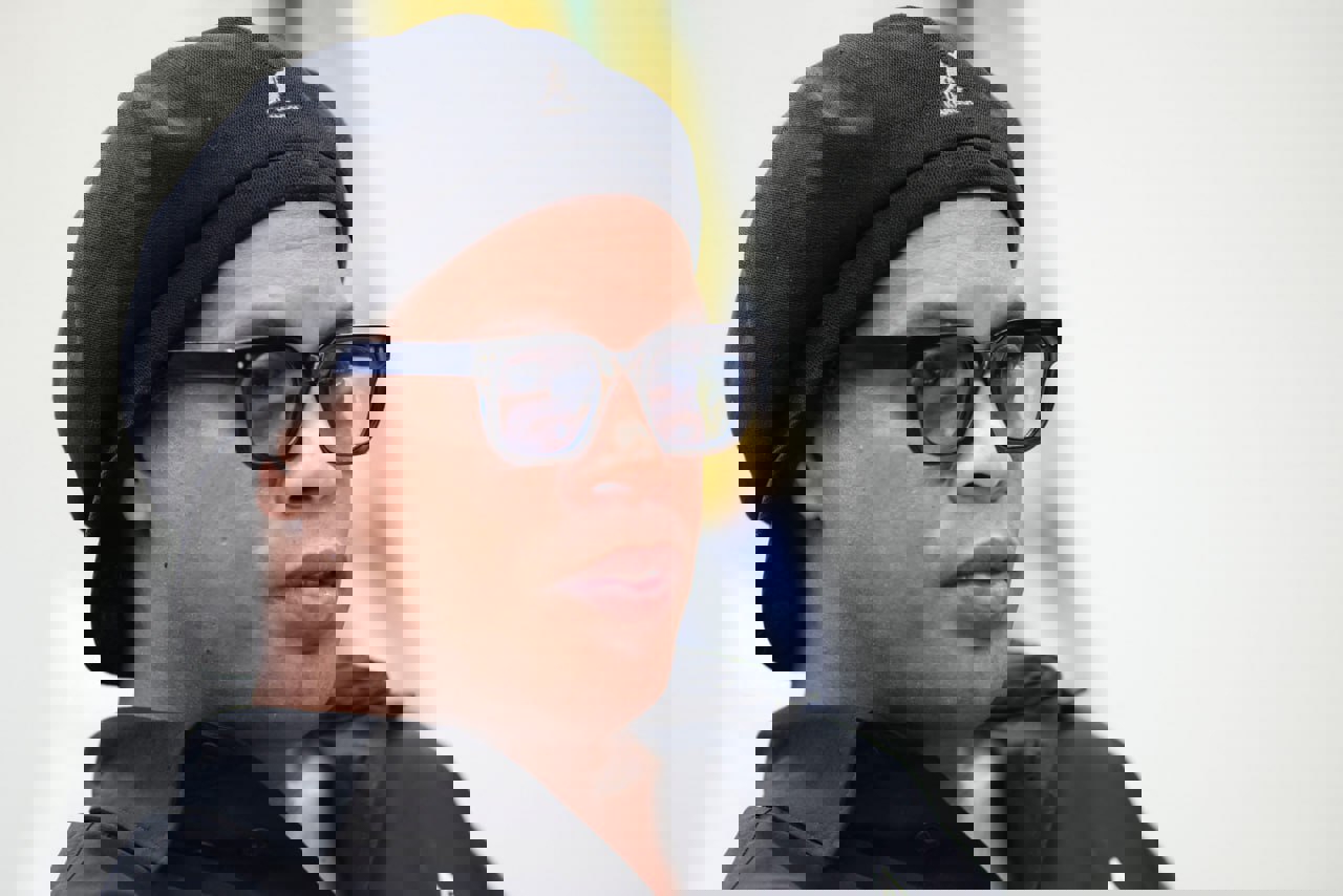 1944678