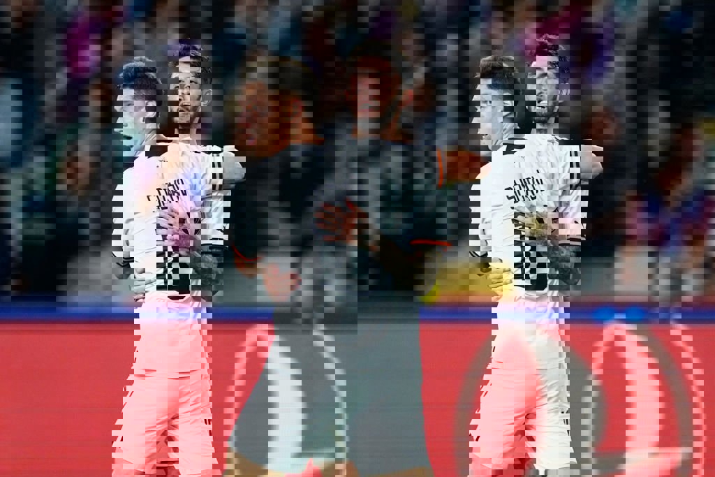 1944974