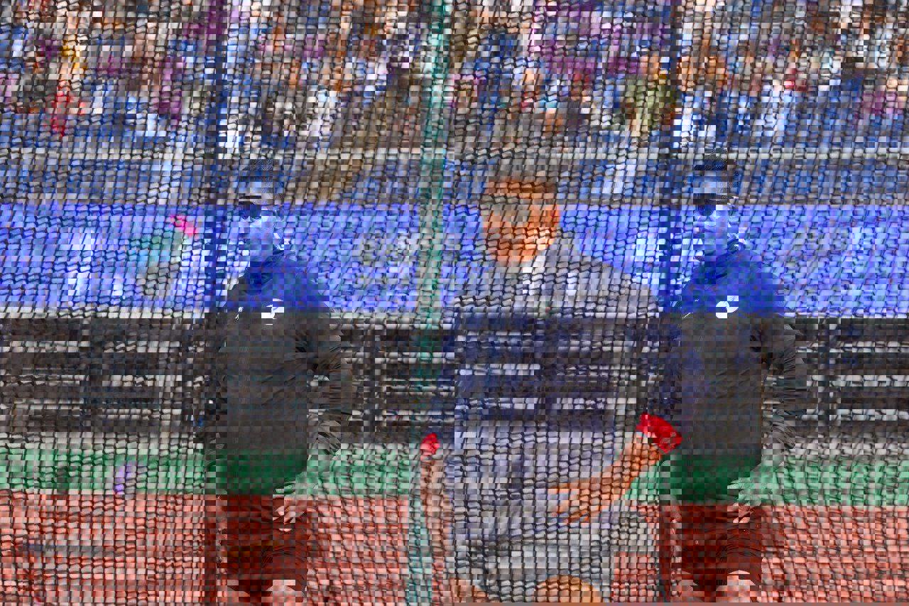 1945183
