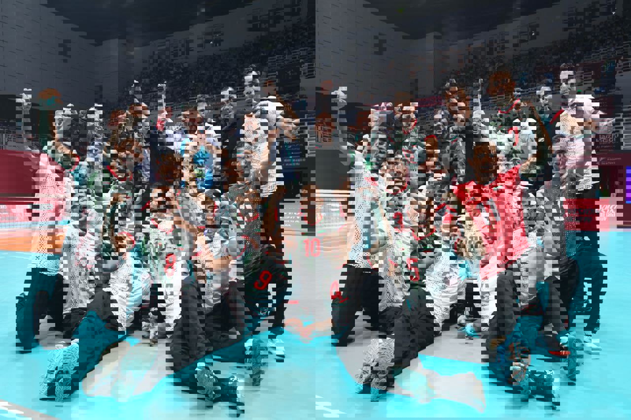 1945489