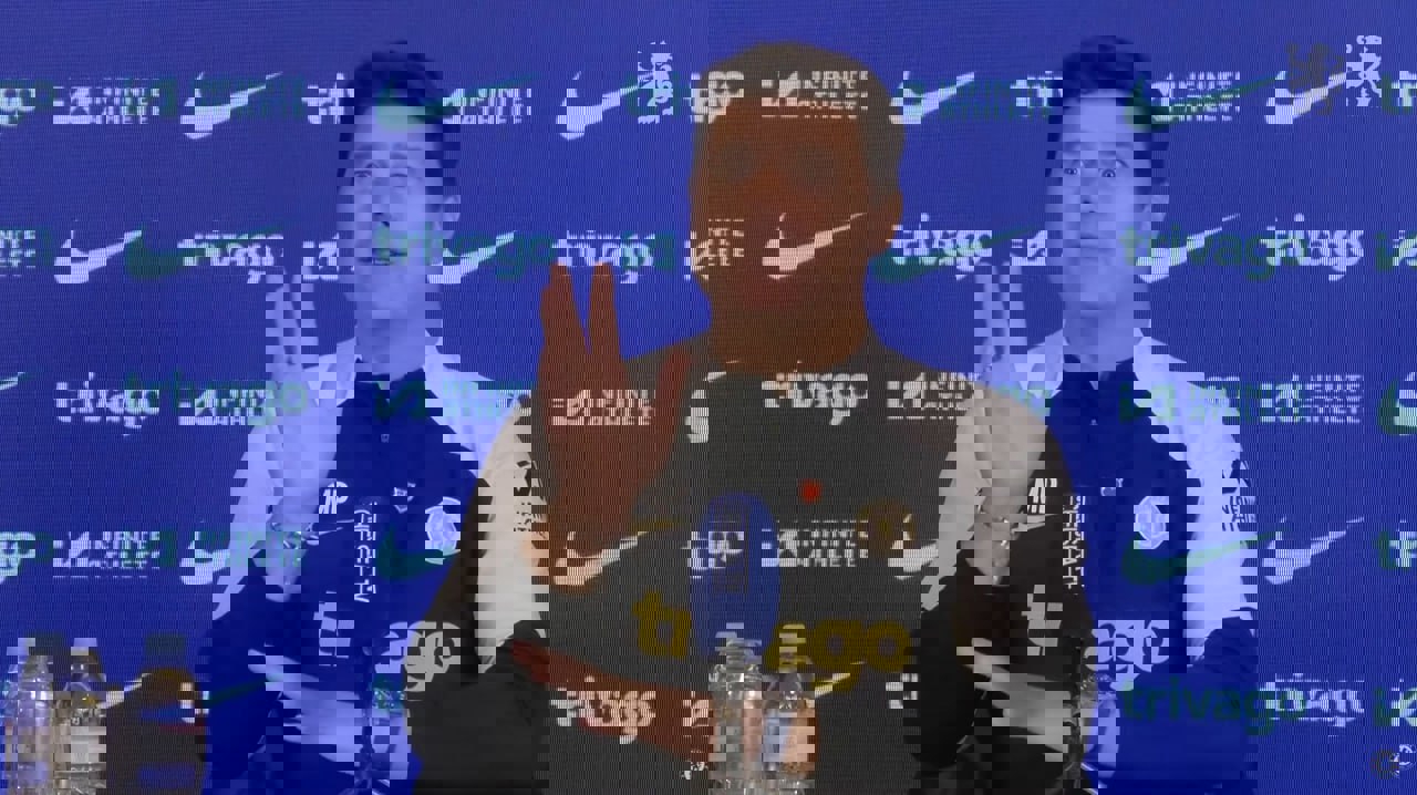 1945632