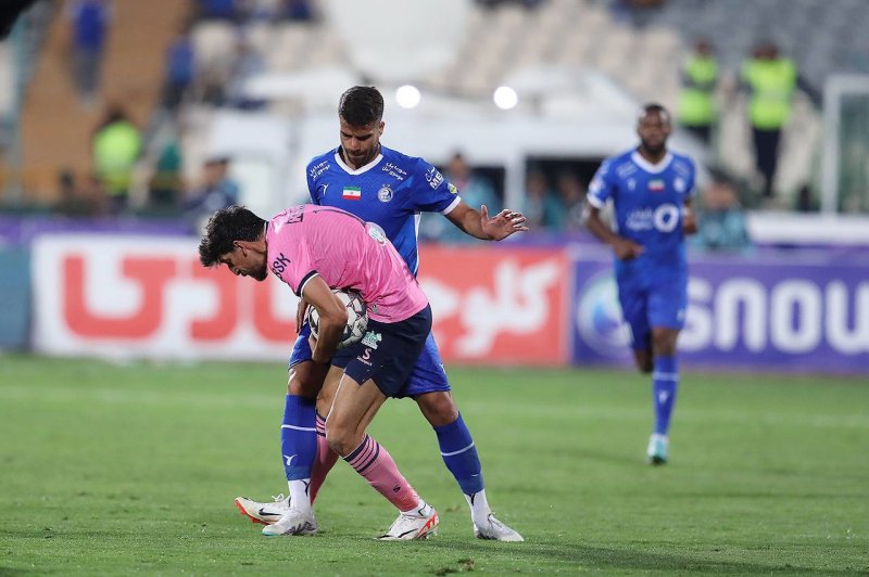 شروع جنجالها در آزادی با این صحنه! (عکس)