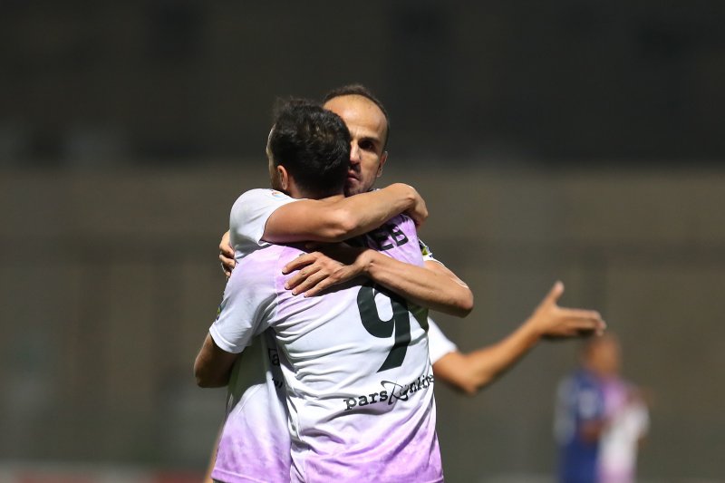 دبل قاسمی نژاد: روی فرم آقای گلی!