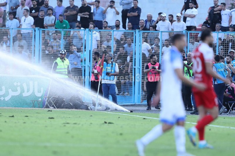 آبپاشی سن‌سیروس وسط بازی ملوان-پرسپولیس!