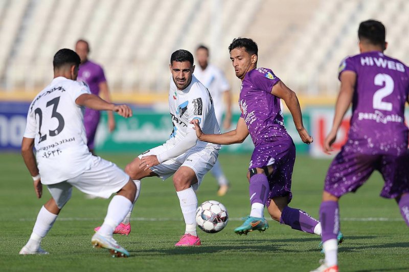 هواداران پیکان 0-0 در اکباتان مساوی کردند