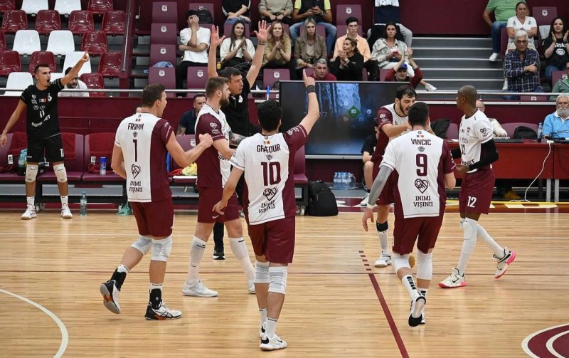 صعود مثل آب خوردن با دو ستاره ایرانی