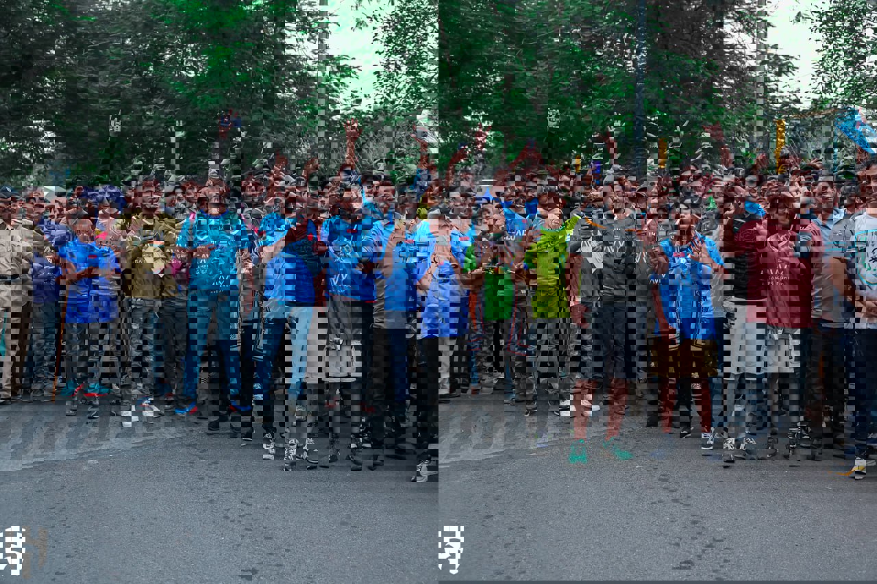1950360
