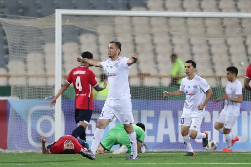 باخت نساجی و برد سپاهان به ضرر پرسپولیس