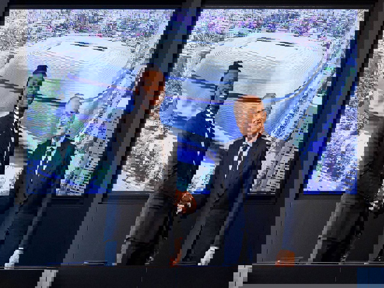 1950813