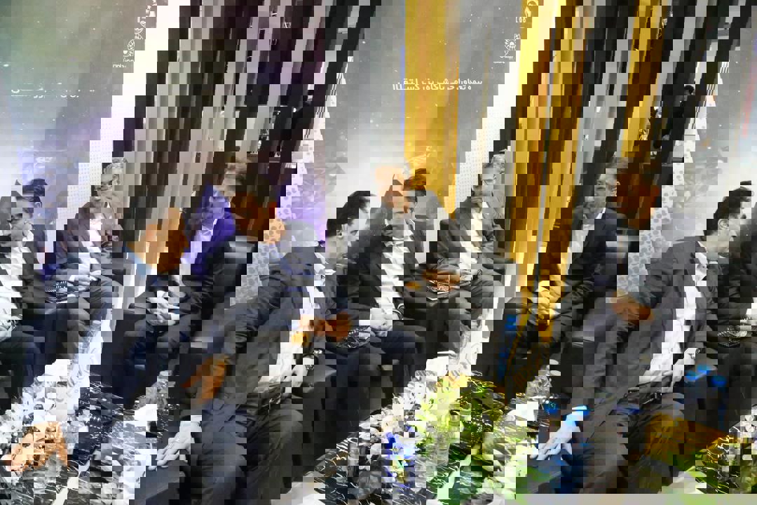 1950744