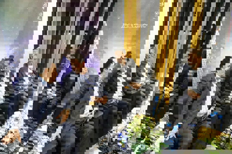 1950744