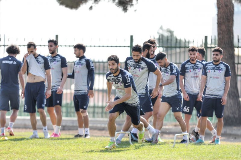 هوادار در سکوت برای پرسپولیس تمرین میکند