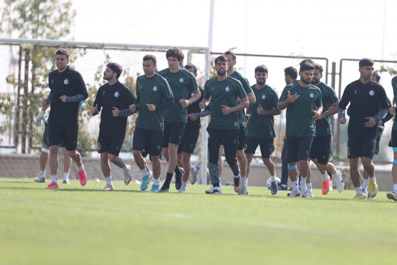 استقلال در دبی اردو می‌زند