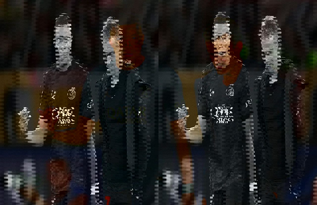 1952879